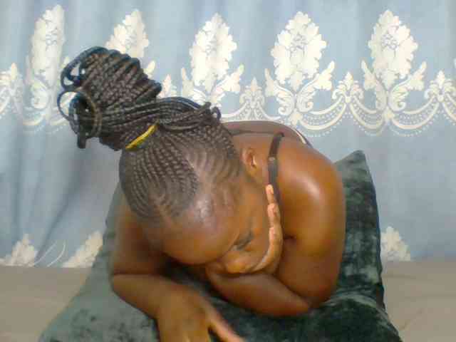 Prettydarksin webcam