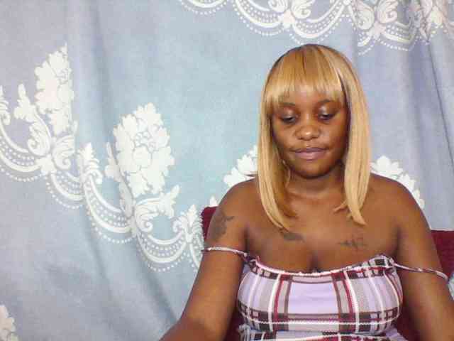 Prettydarksin webcam