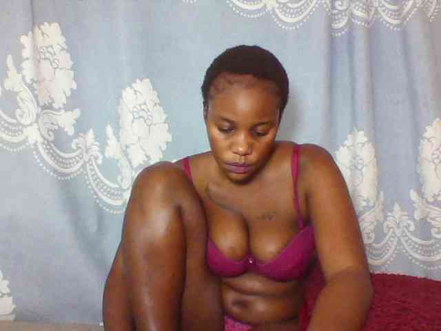 Prettydarksin webcam