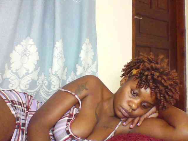 Prettydarksin webcam