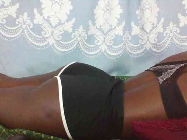Prettydarksin webcam