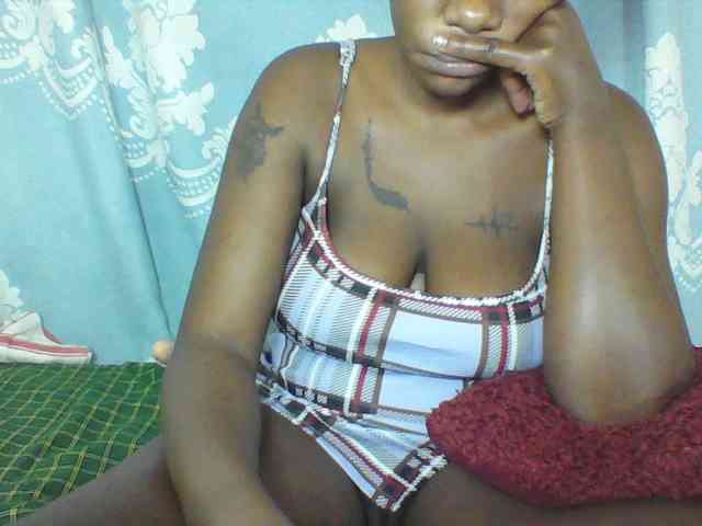 Prettydarksin webcam