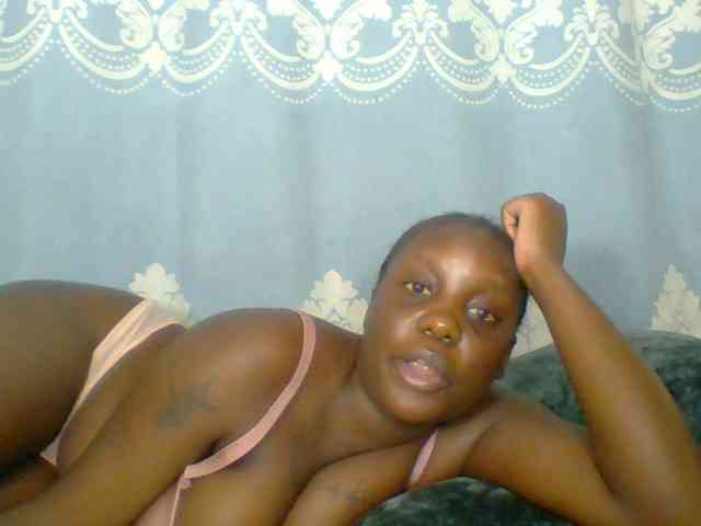 Prettydarksin webcam