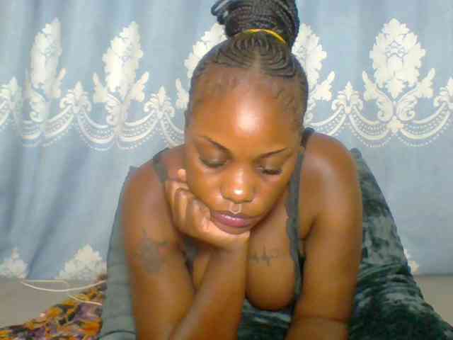 Prettydarksin webcam