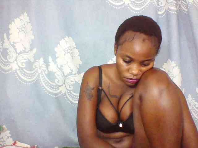 Prettydarksin webcam