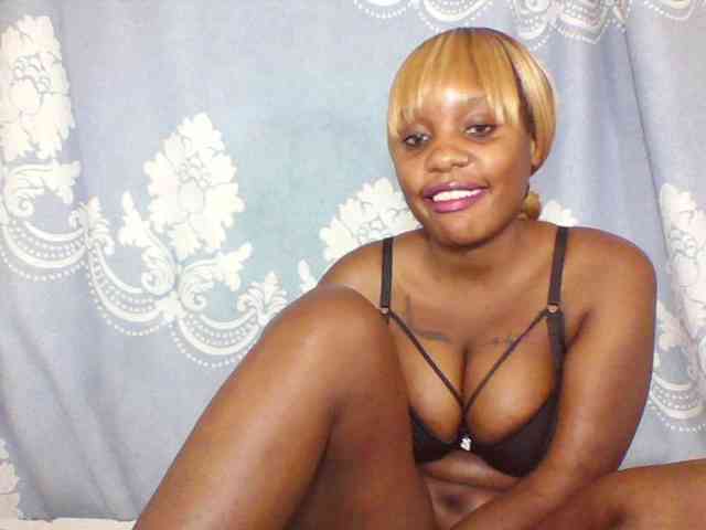Prettydarksin webcam