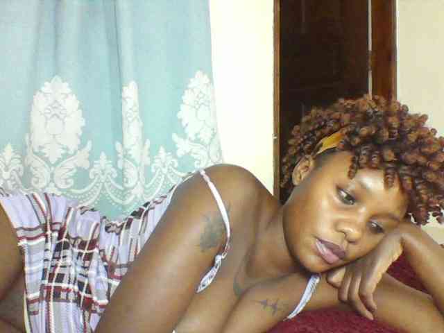 Prettydarksin webcam