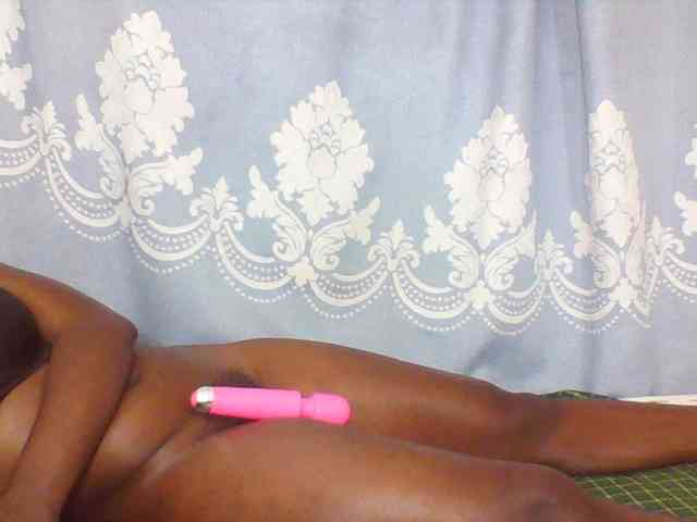 Prettydarksin webcam