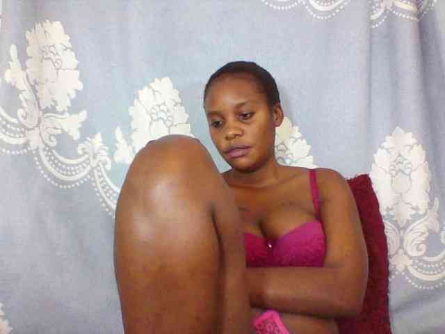 Prettydarksin webcam