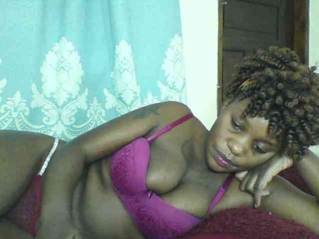 Prettydarksin webcam