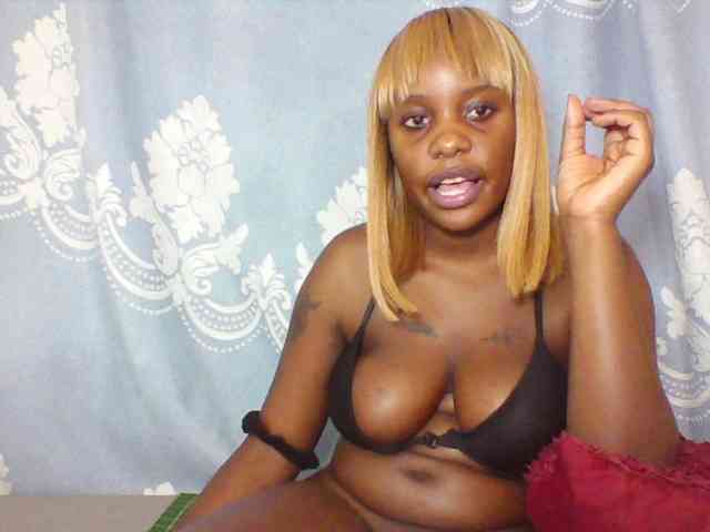 Prettydarksin webcam