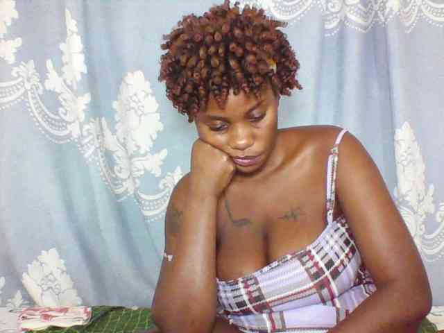 Prettydarksin webcam