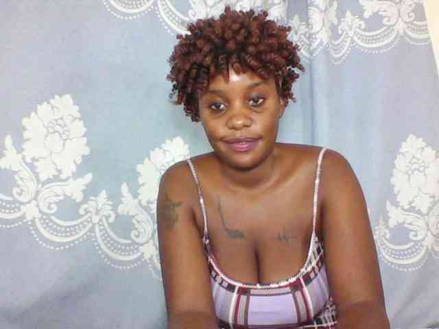 Prettydarksin webcam