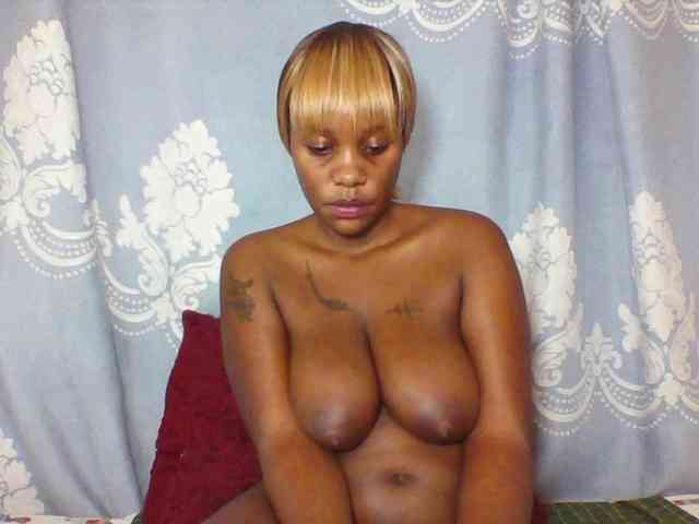 Prettydarksin webcam