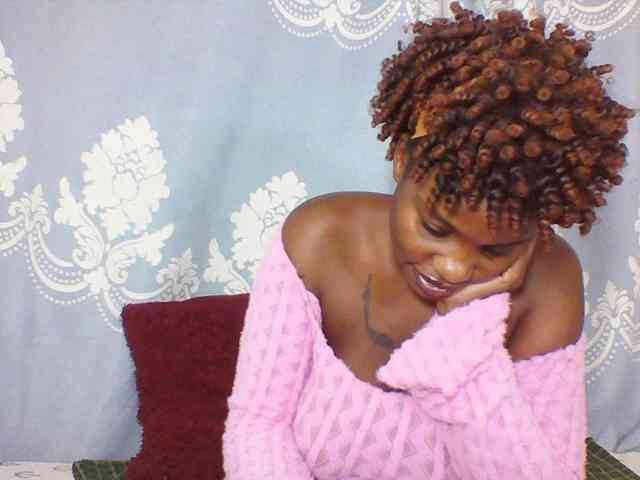 Prettydarksin webcam
