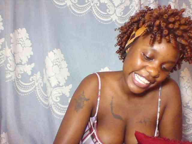 Prettydarksin webcam