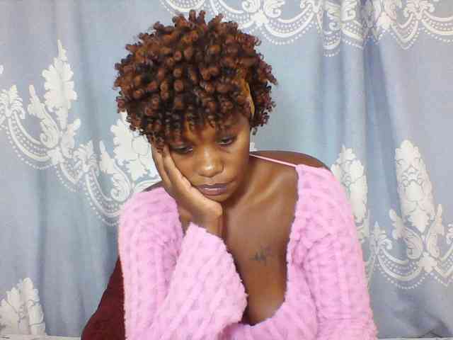 Prettydarksin webcam