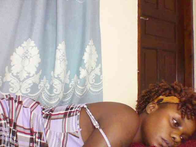 Prettydarksin webcam