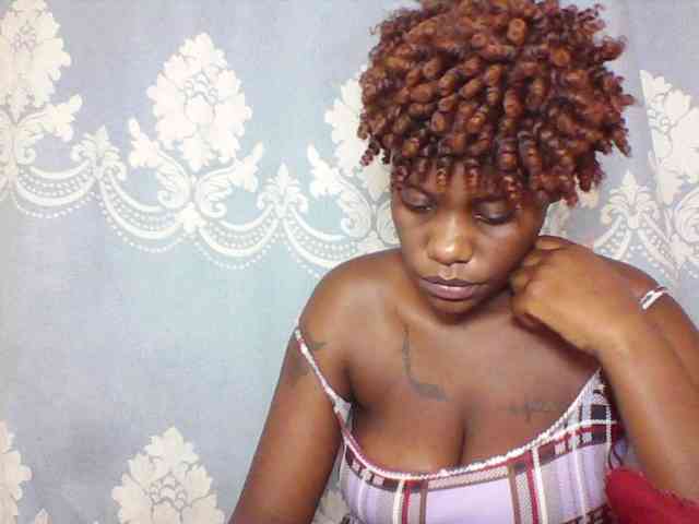 Prettydarksin webcam