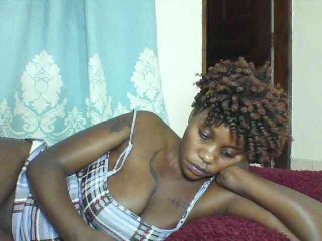 Prettydarksin webcam
