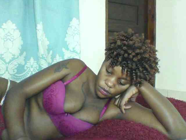 Prettydarksin webcam