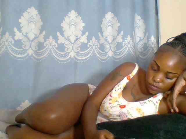 Prettydarksin webcam