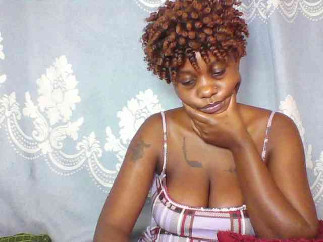 Prettydarksin webcam