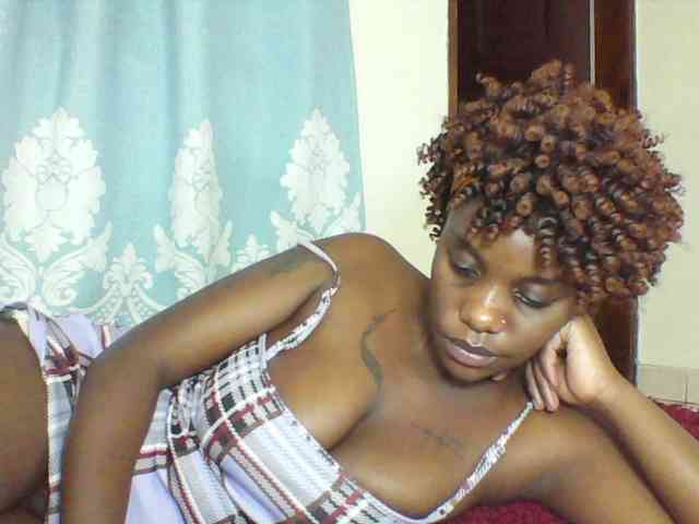 Prettydarksin webcam