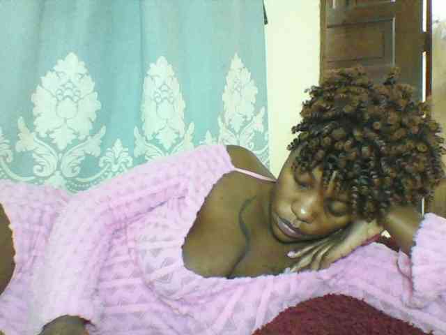 Prettydarksin webcam