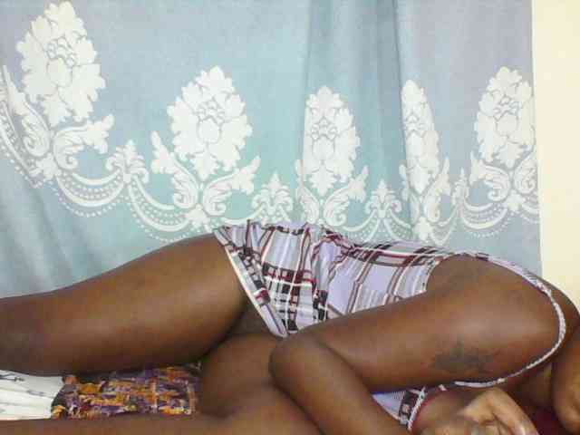 Prettydarksin webcam