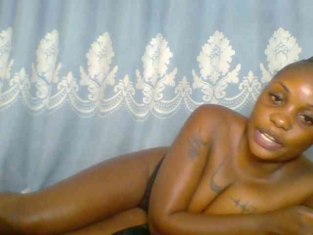 Prettydarksin webcam