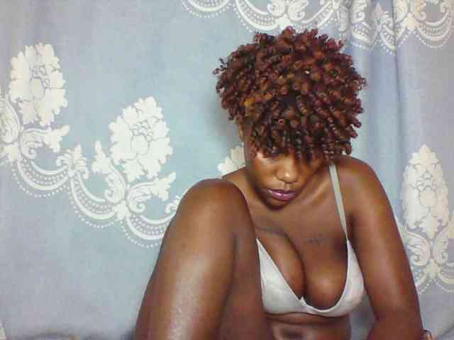 Prettydarksin webcam