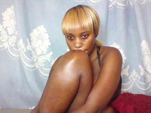 Prettydarksin webcam