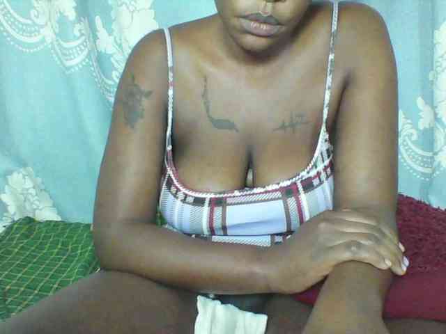 Prettydarksin webcam