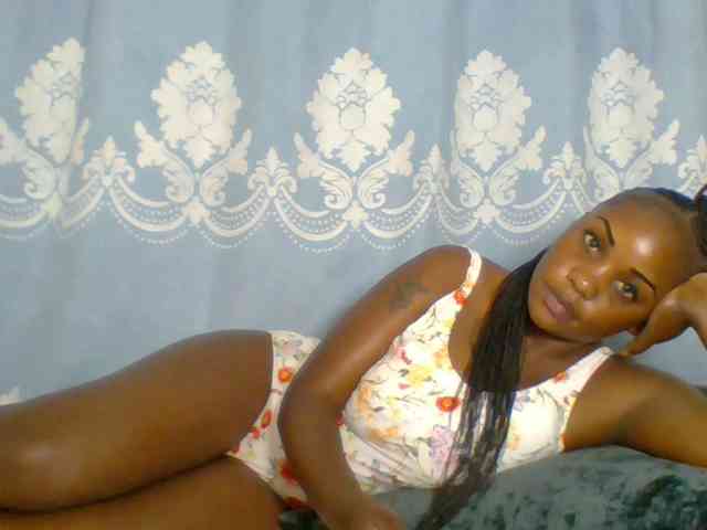 Prettydarksin webcam