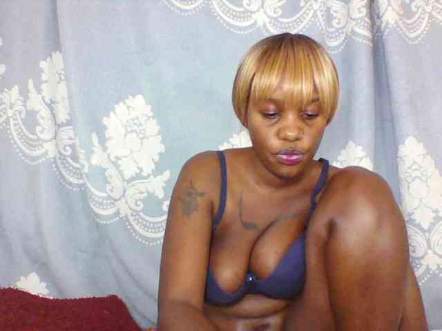 Prettydarksin webcam