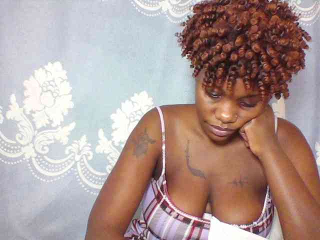Prettydarksin webcam
