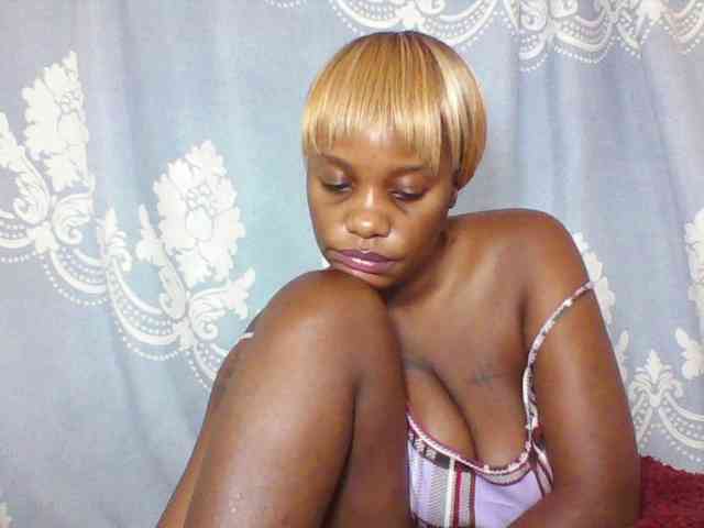 Prettydarksin webcam