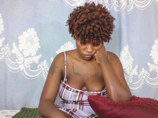 Prettydarksin webcam