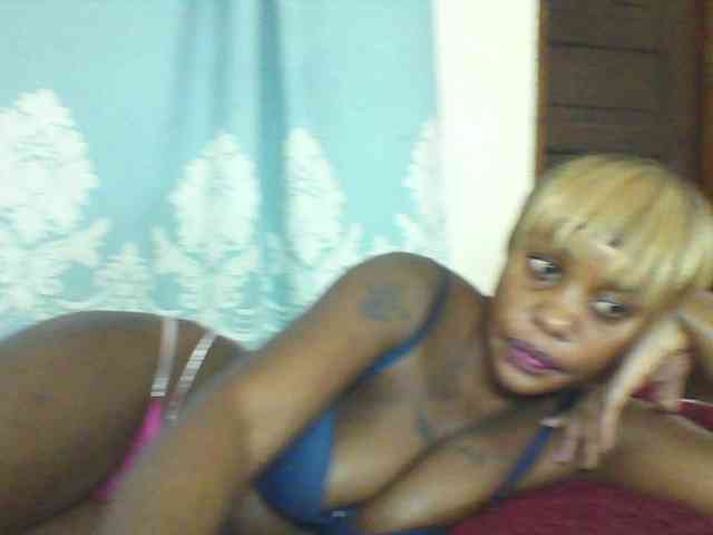 Prettydarksin webcam