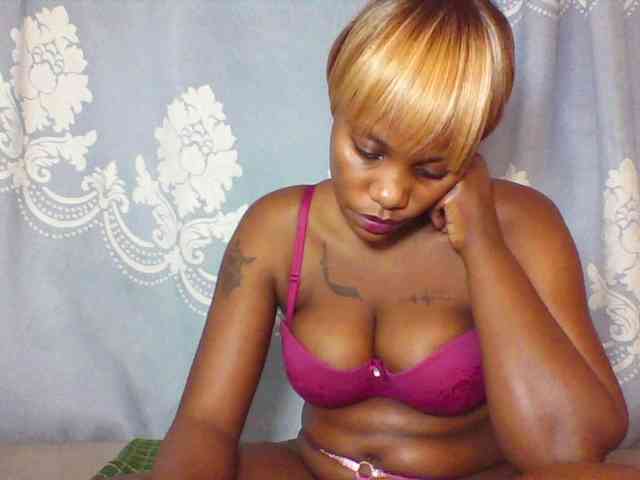 Prettydarksin webcam