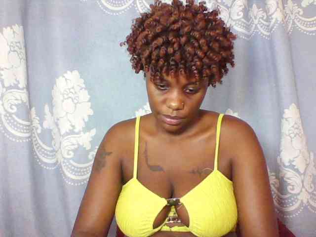 Prettydarksin webcam