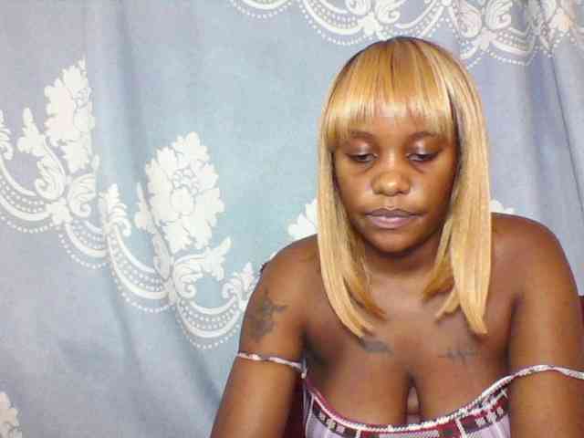 Prettydarksin webcam