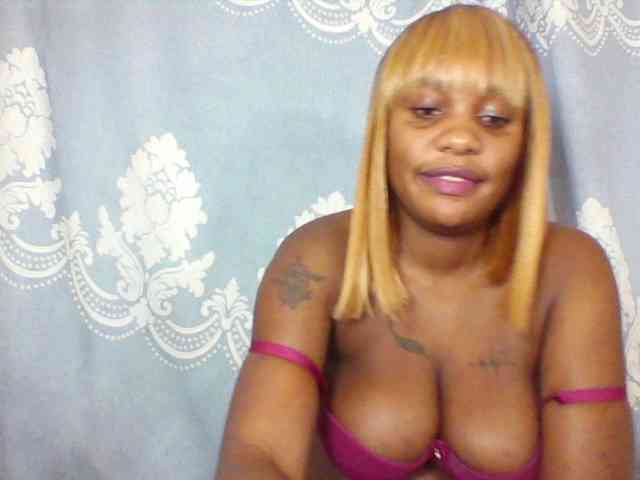 Prettydarksin webcam