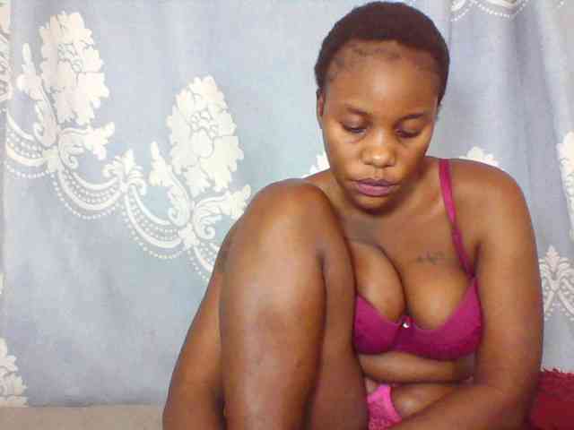 Prettydarksin webcam