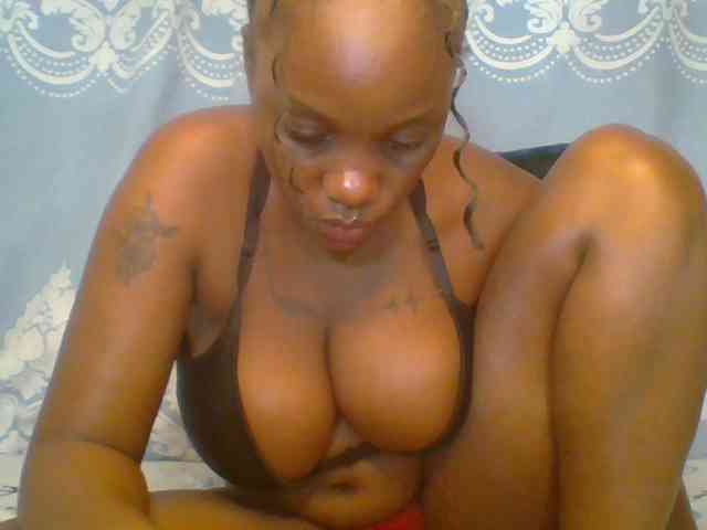 Prettydarksin webcam