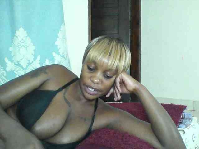 Prettydarksin webcam