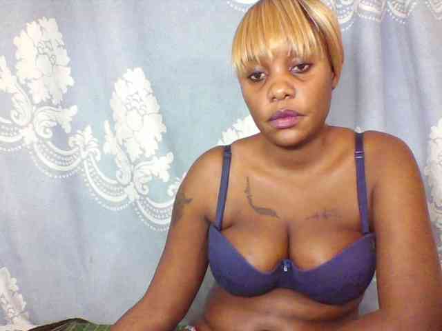 Prettydarksin webcam