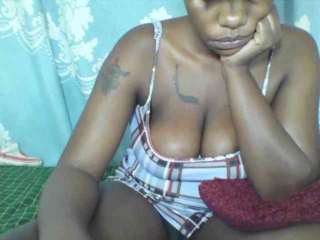 Prettydarksin webcam