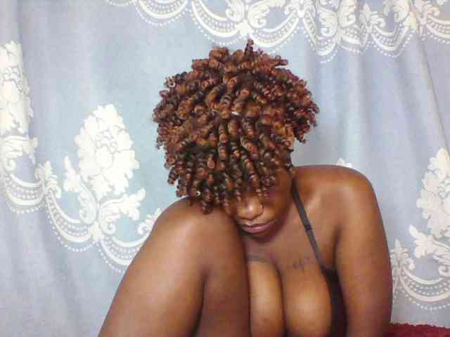 Prettydarksin webcam